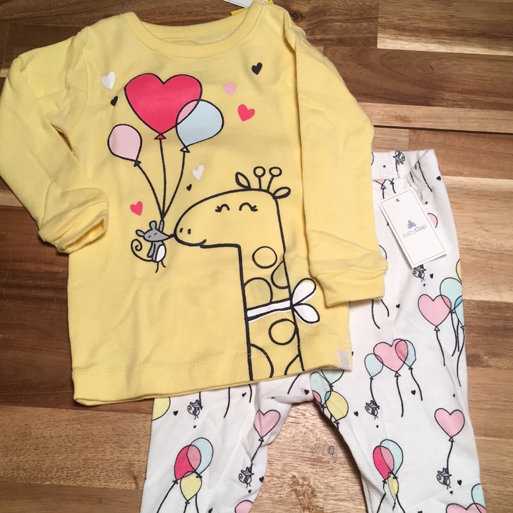 NWT Girl Gap Pajamas 6-12mo